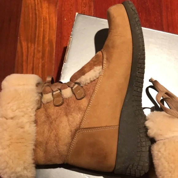 La Canadienne  🎉host pick🎉Laila shearling boots - Picture 6 of 13